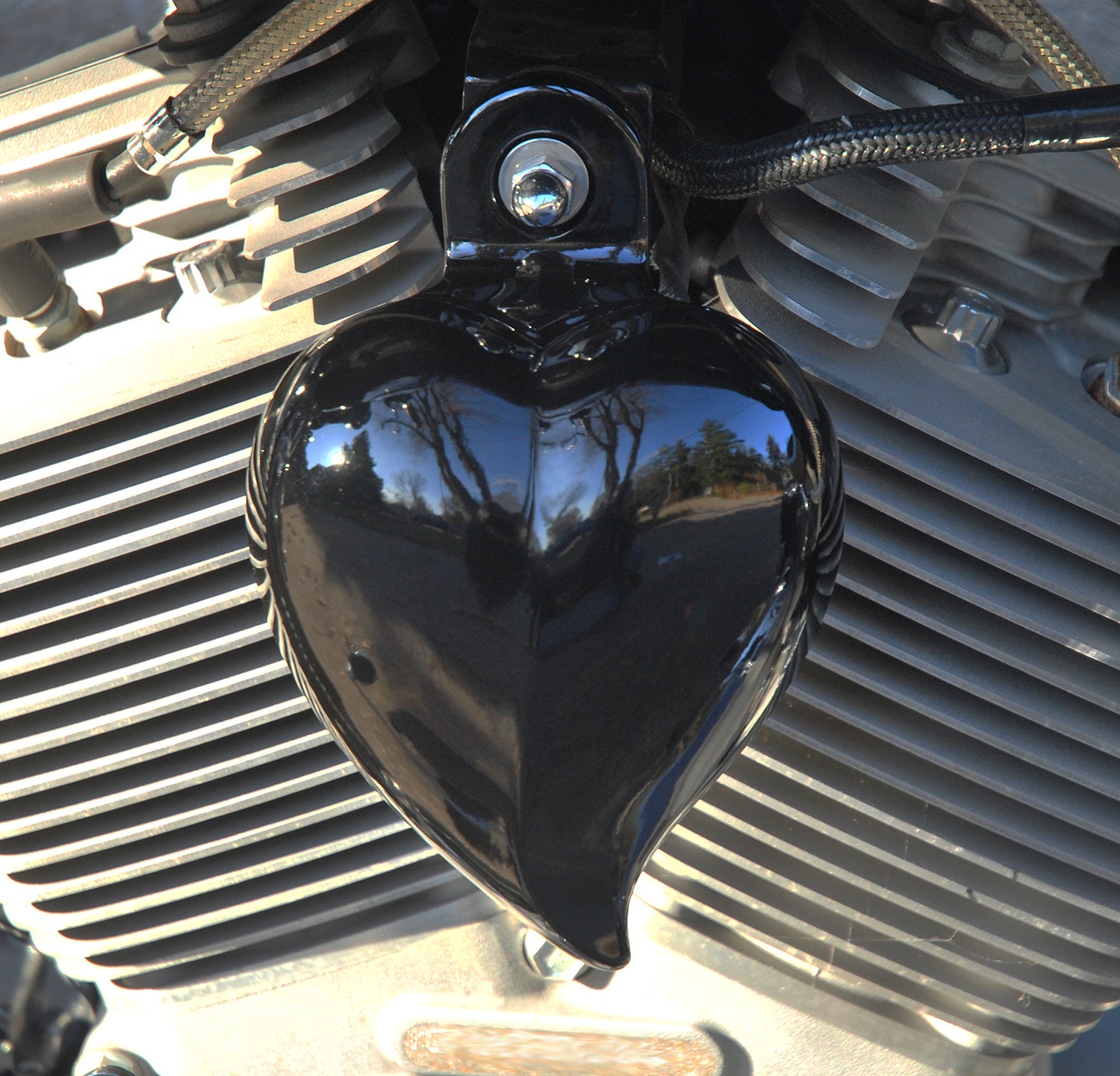 Dawn Hyde ダグ・ハイドheart & soul ハードカバー Harley Horn Covers Heart Shaped – Chrome Dome Motorcycle Products